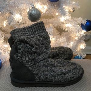 Grey Knit Uggs